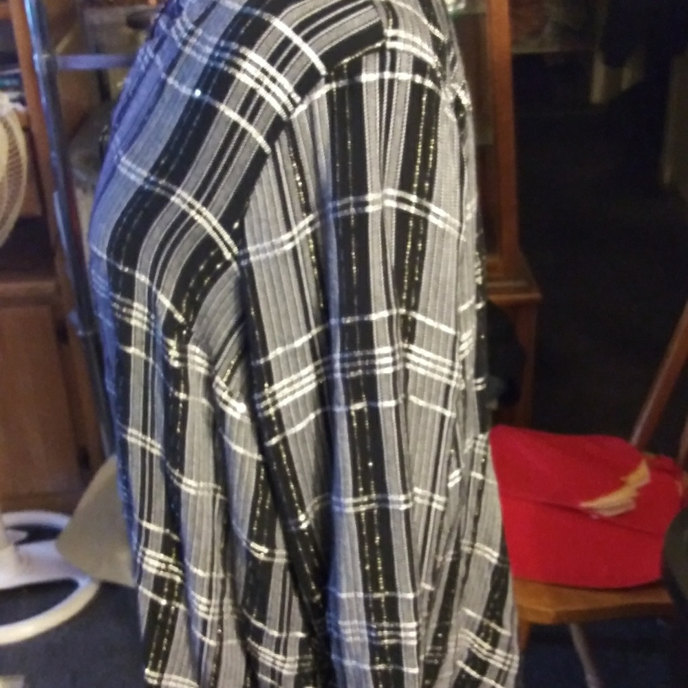 Top - Picture 2 of 3